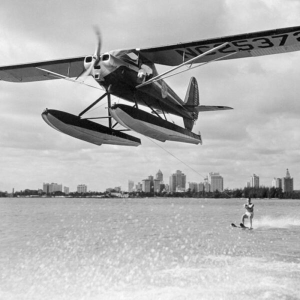 Airplane-Waterski-Display