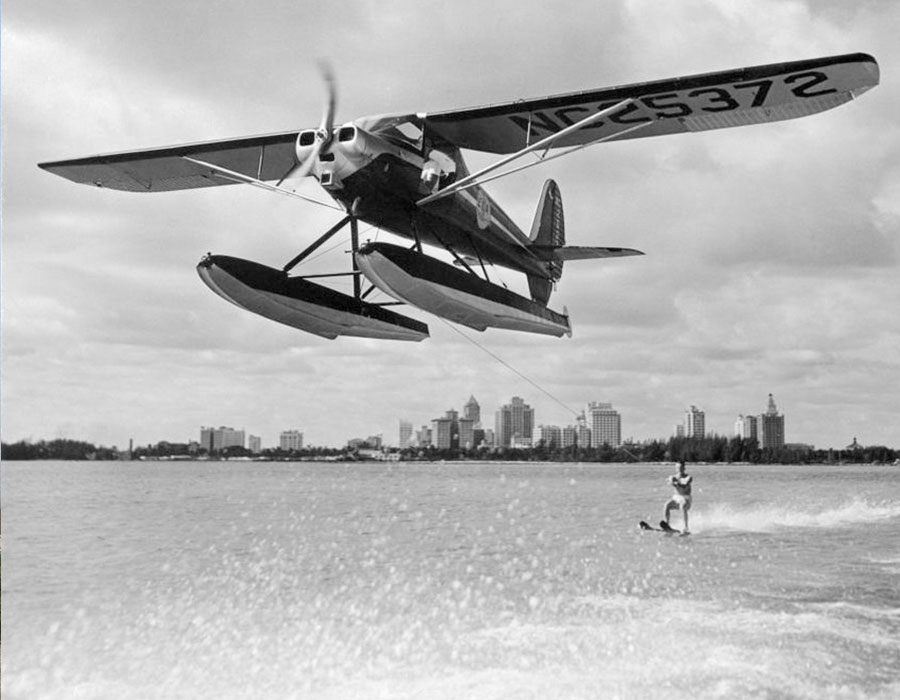 Airplane-Waterski-Display