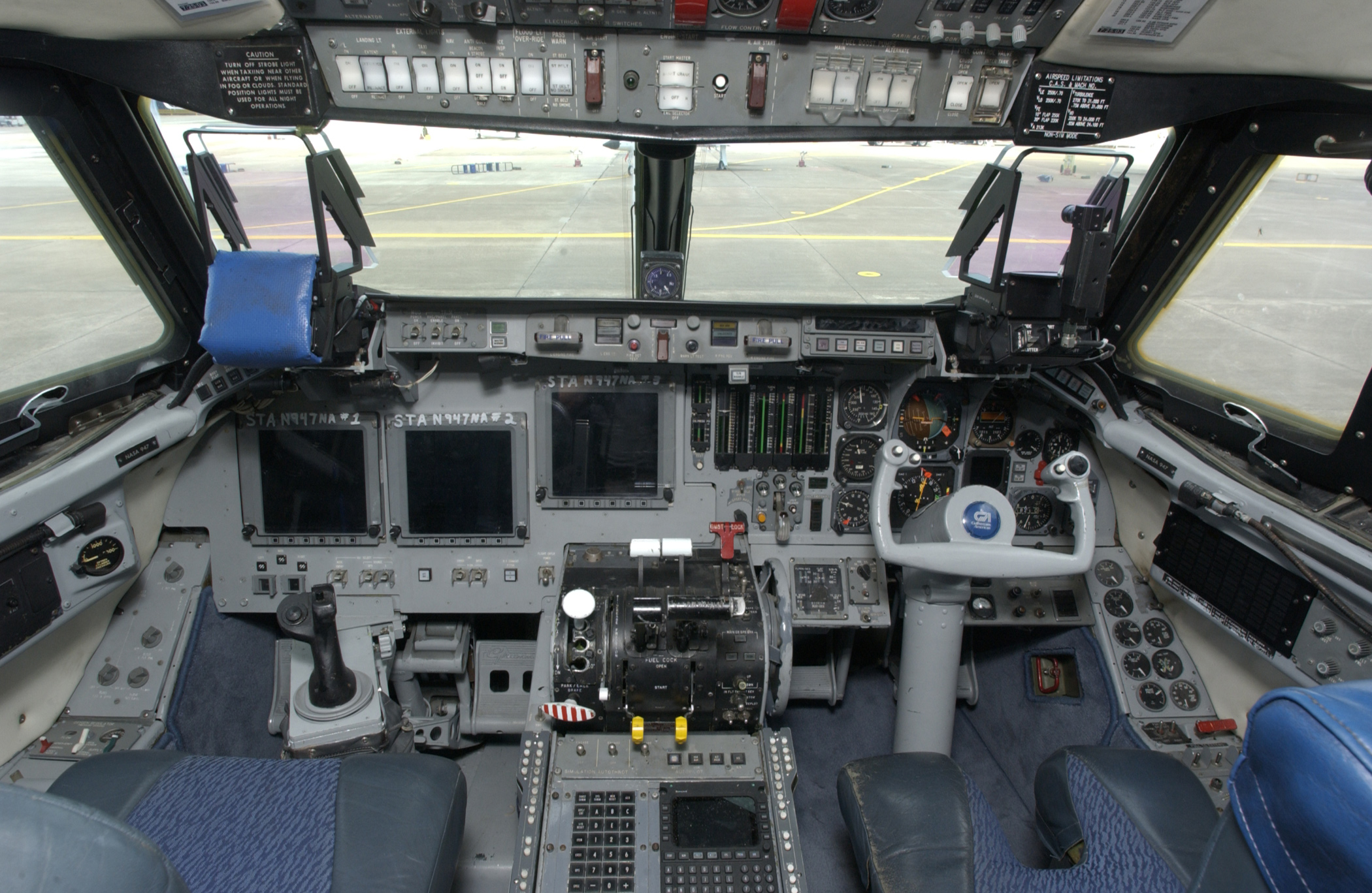 Shuttle_Landing_Simulator_cockpit