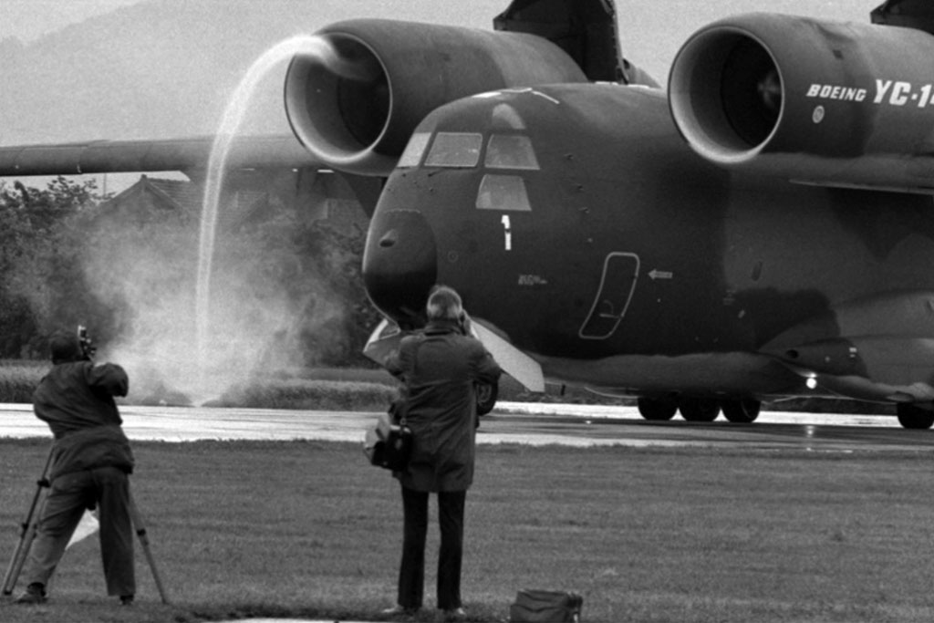 Boeing YC-14 landing