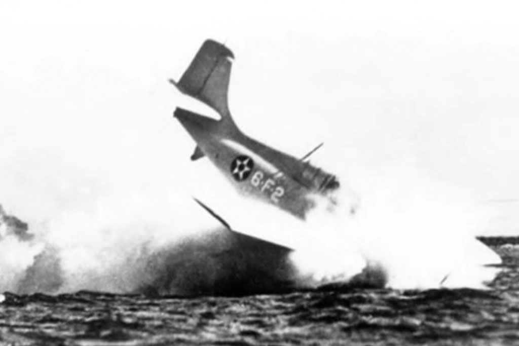 plane crash in water - nose first
