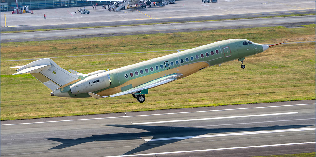 Dassault Falcon 10X take off